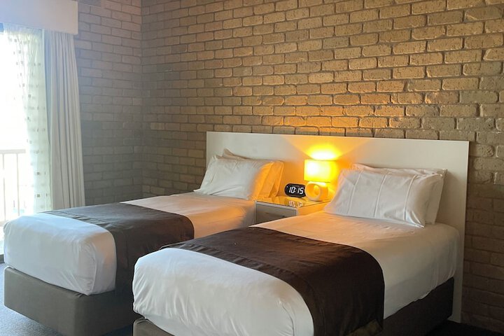 Room 4 of 26