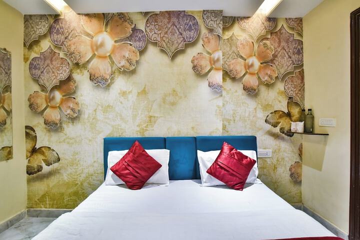 Room 4 of 18