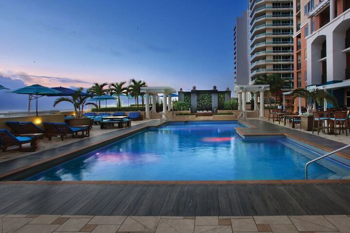 Pool Hotel