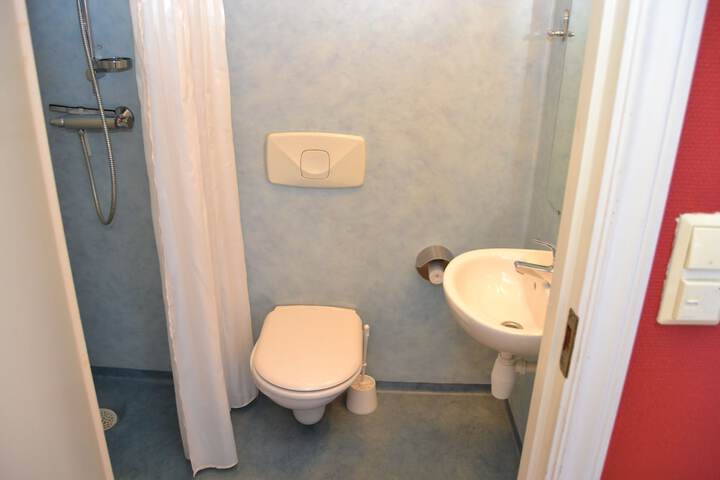 Room 11 of 17