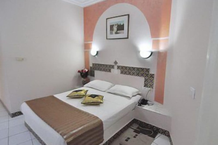 Room 15 of 90