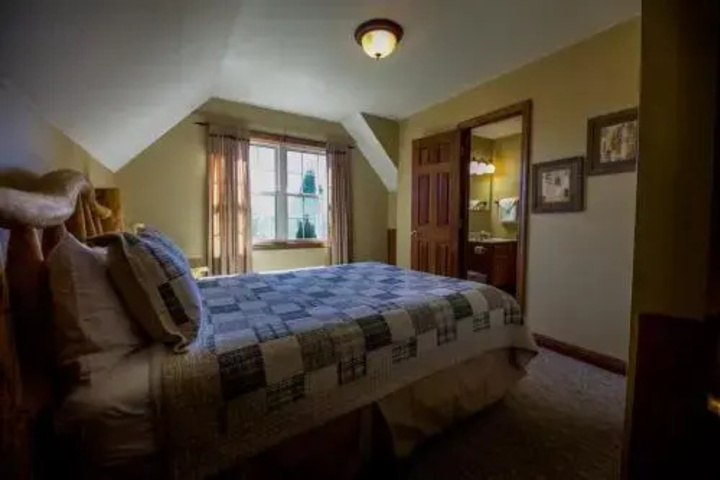 Room 3 of 8