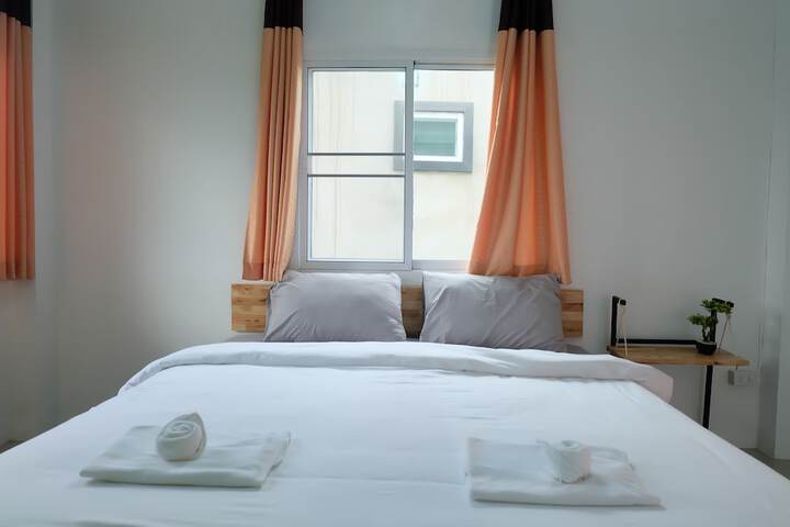 Room 7 of 32