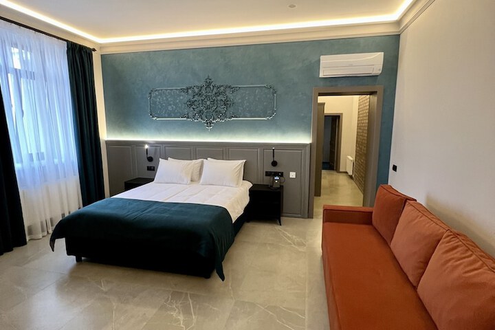 Room 13 of 70