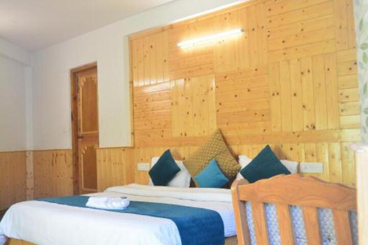 Hotel Neelgiri - Manali Diaries