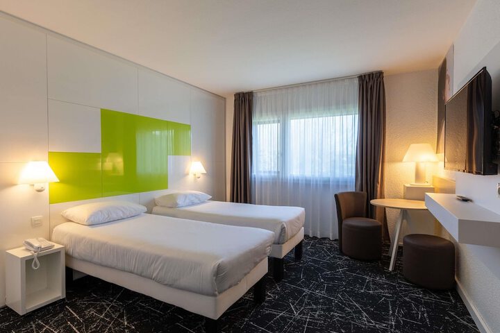 Room 14 of 90