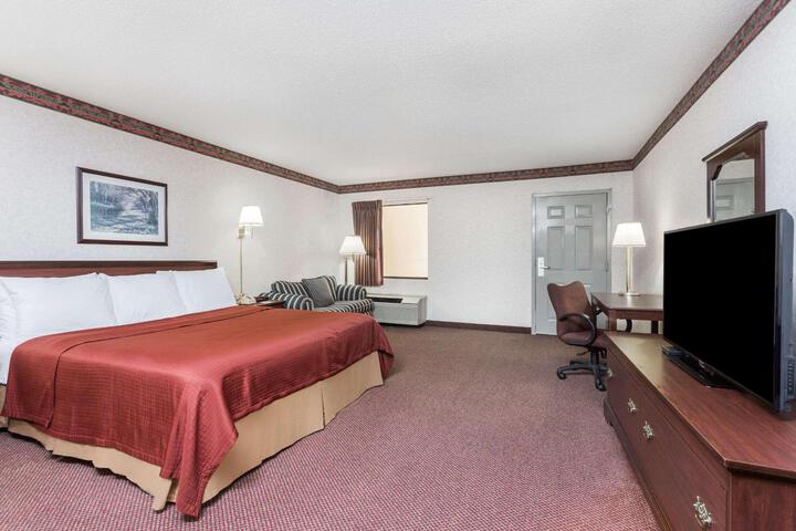 1 King Bed (8 of 12)