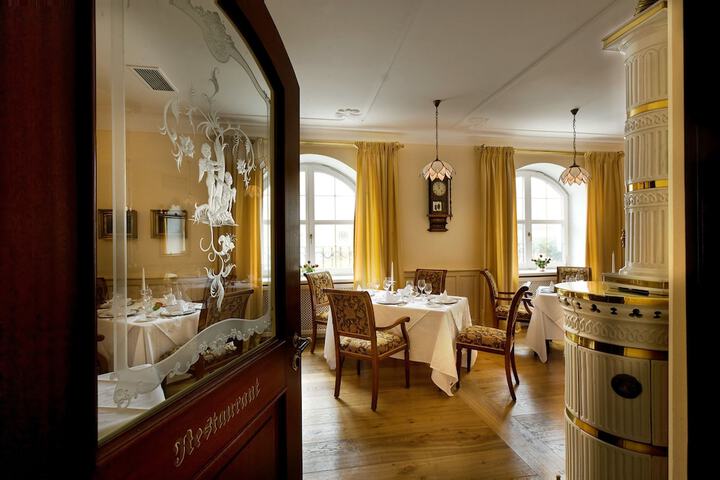 Dining 52 of 92