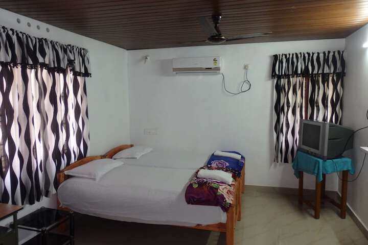 Room 7 of 102