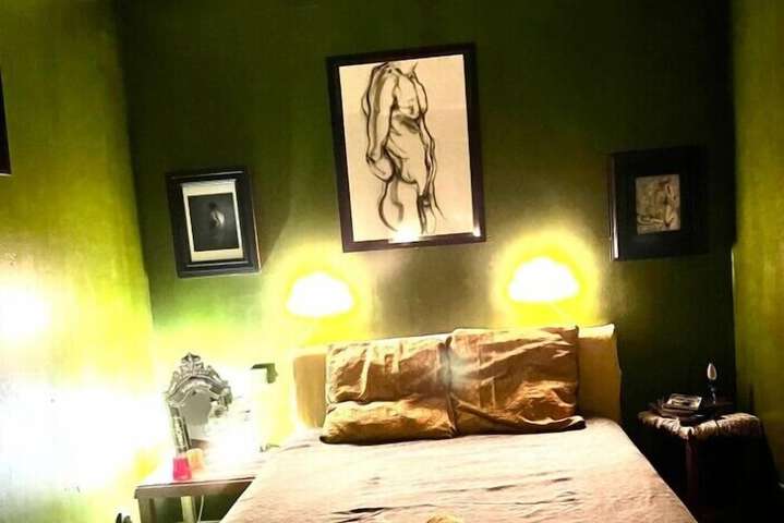 Room 5 of 10