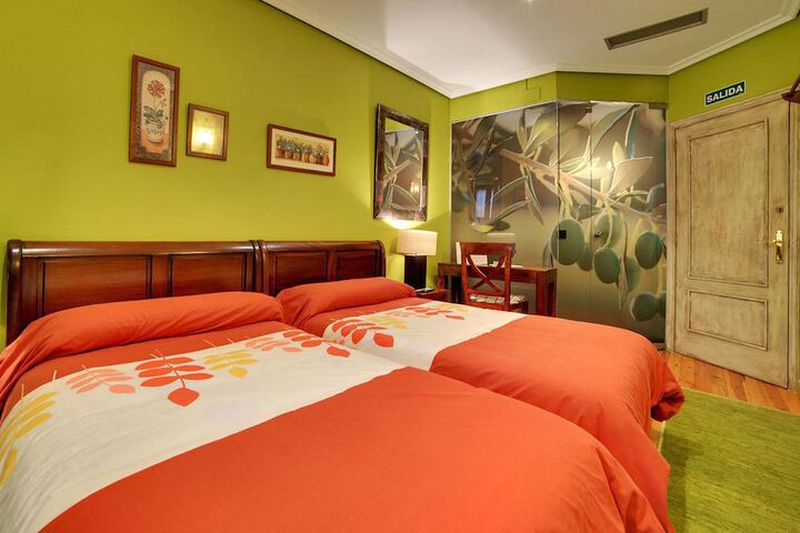 Room 4 of 15