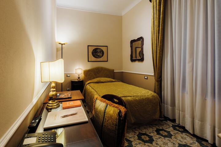 Room 33 of 75