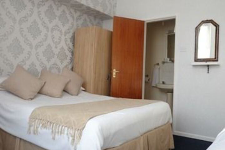 Room 10 of 30