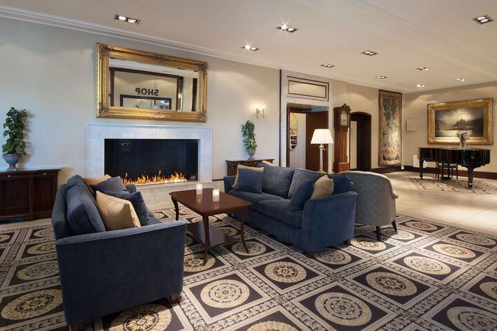 Entrance & Lobby