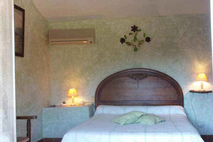Room 8 of 50