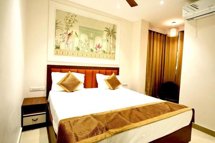 Room 9 of 25