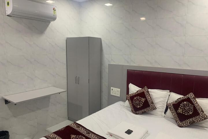 Room 12 of 21