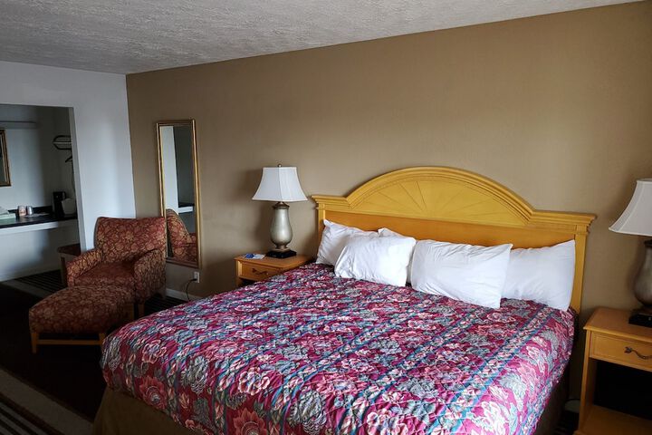 1 King Bed (9 of 14)