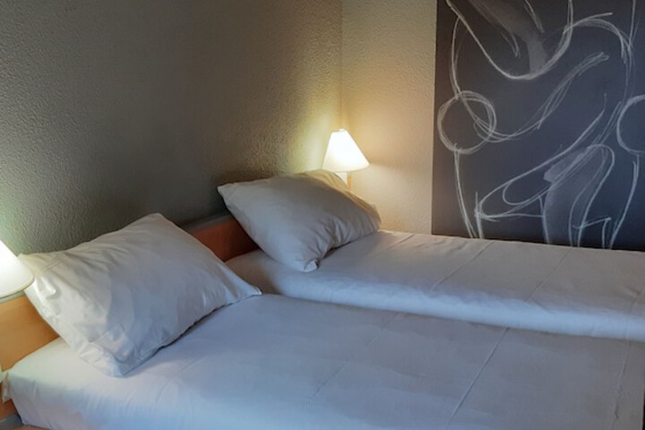 Room 10 of 29
