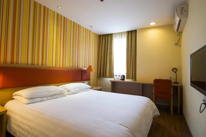 Room 4 of 11