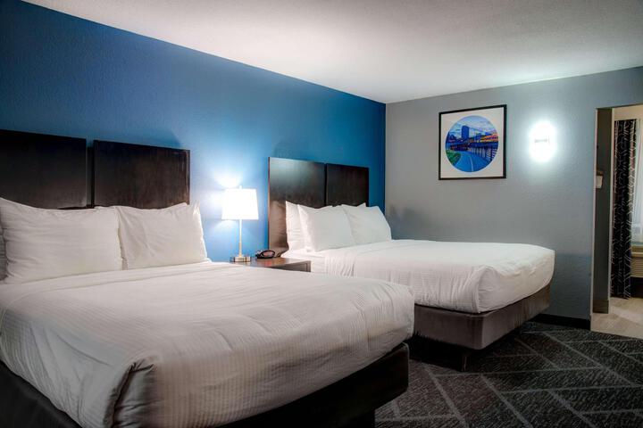 2 Queen Beds Executive Room Living Room Wet Bar Microwave and Refrigerator Bath and Shower Full Breakfast (15 of 34)