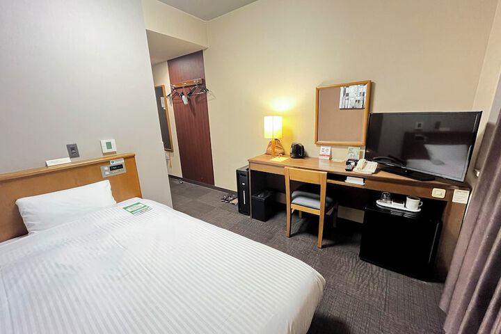 Room 6 of 38