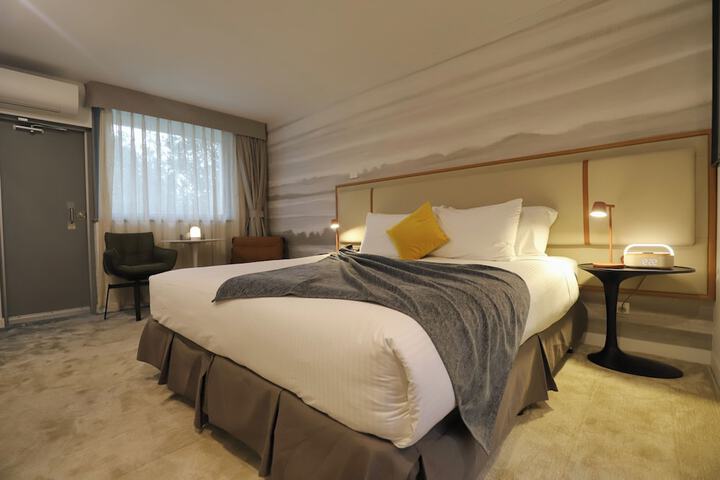 Room 16 of 60