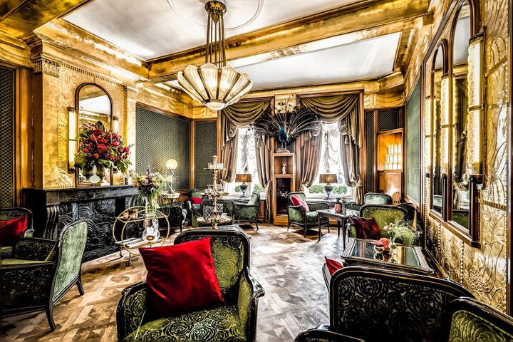 Lounge 86 of 106