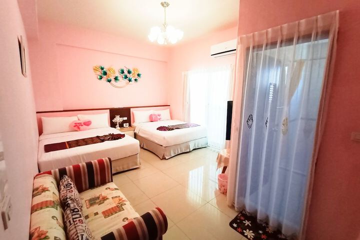 Room 6 of 28