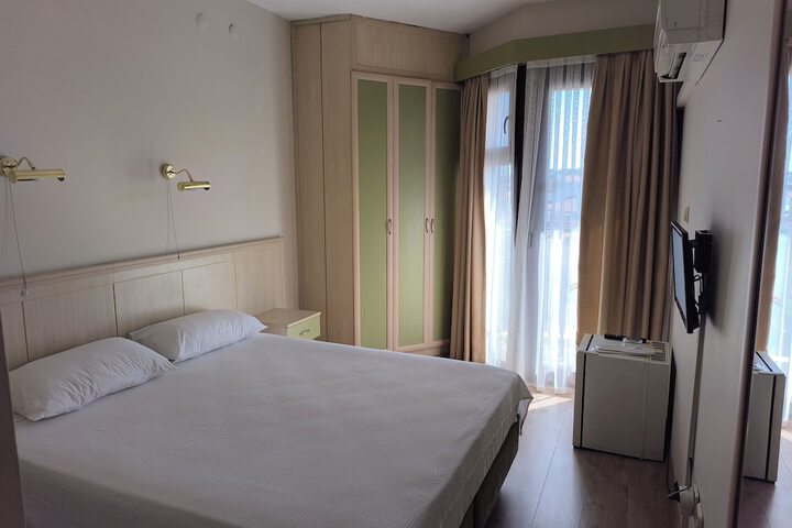 Room 10 of 30