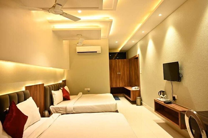 Room 16 of 23