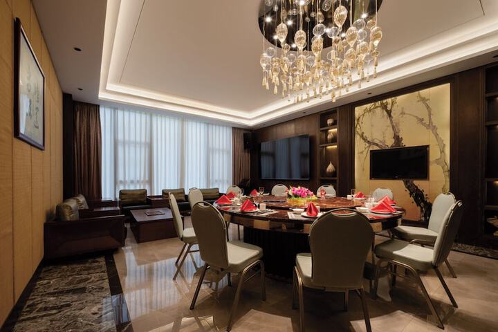Dining 85 of 101