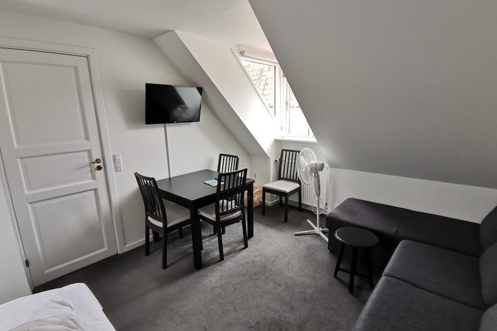 Room 3 of 25