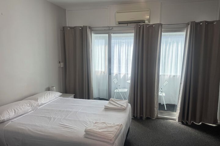 Room 5 of 27