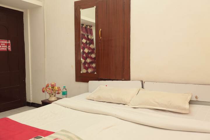 Room 6 of 33