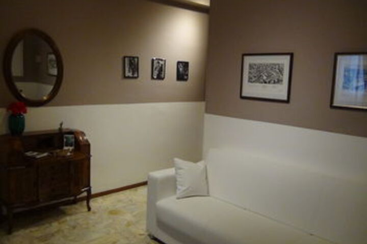Room 52 of 61