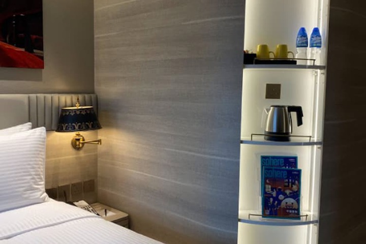 Room 10 of 40