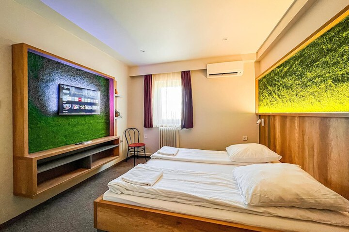 Room 8 of 79