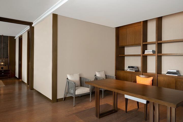 Room 8 of 89
