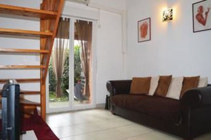 House With 2 Bedrooms in Prunete With Pool Access & Terrace - 200 M From The Beach