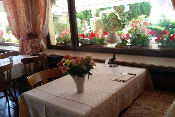 Dining 41 of 53
