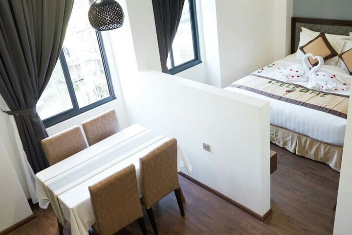 Room 8 of 16