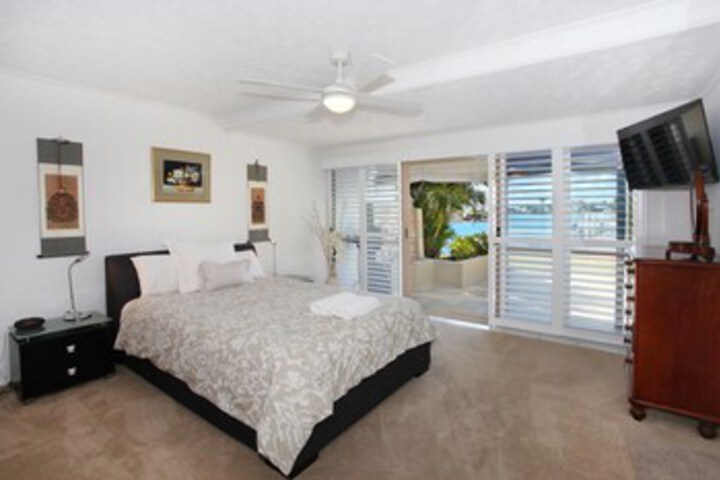 Room 15 of 18