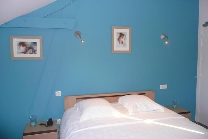 Room 8 of 37