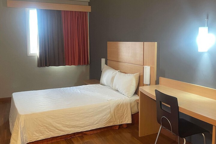 Room 9 of 62