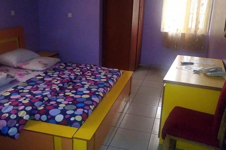 Room 4 of 8