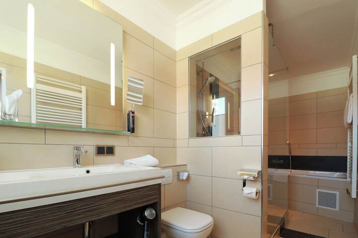 Room 47 of 93