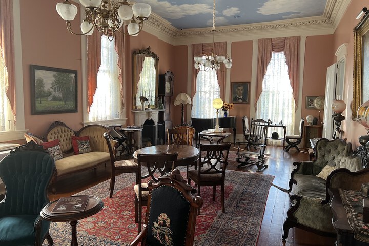 Room 53 of 109