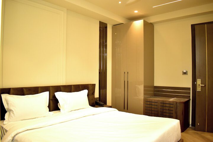 Room 8 of 22
