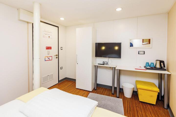 Room 92 of 146